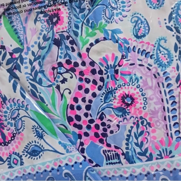 Lily Pulitzer-Katia Shorts in Macadamia Print. - Picture 5 of 9